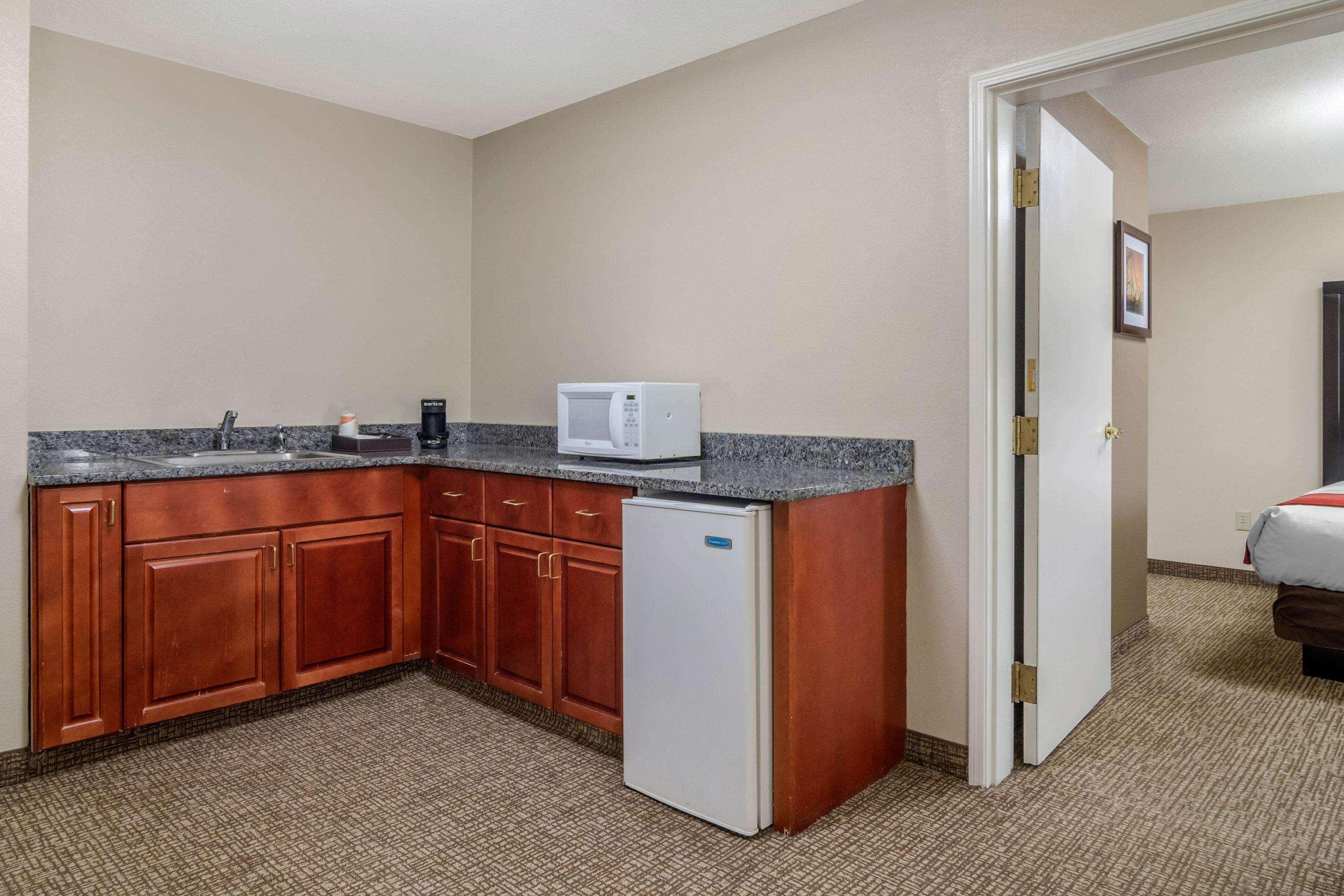 Comfort Inn & Suites Atlanta-Smyrna Extérieur photo