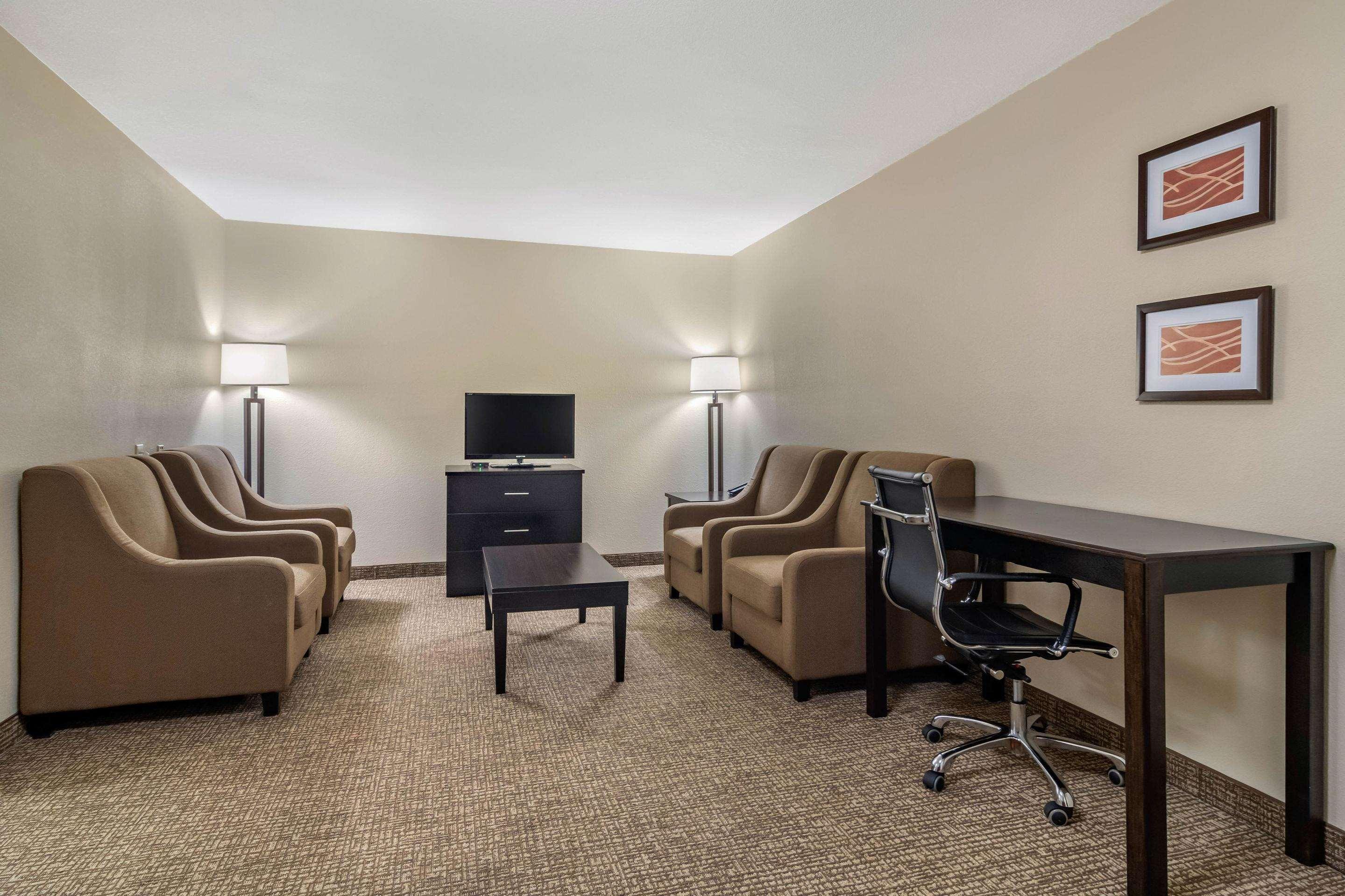 Comfort Inn & Suites Atlanta-Smyrna Extérieur photo