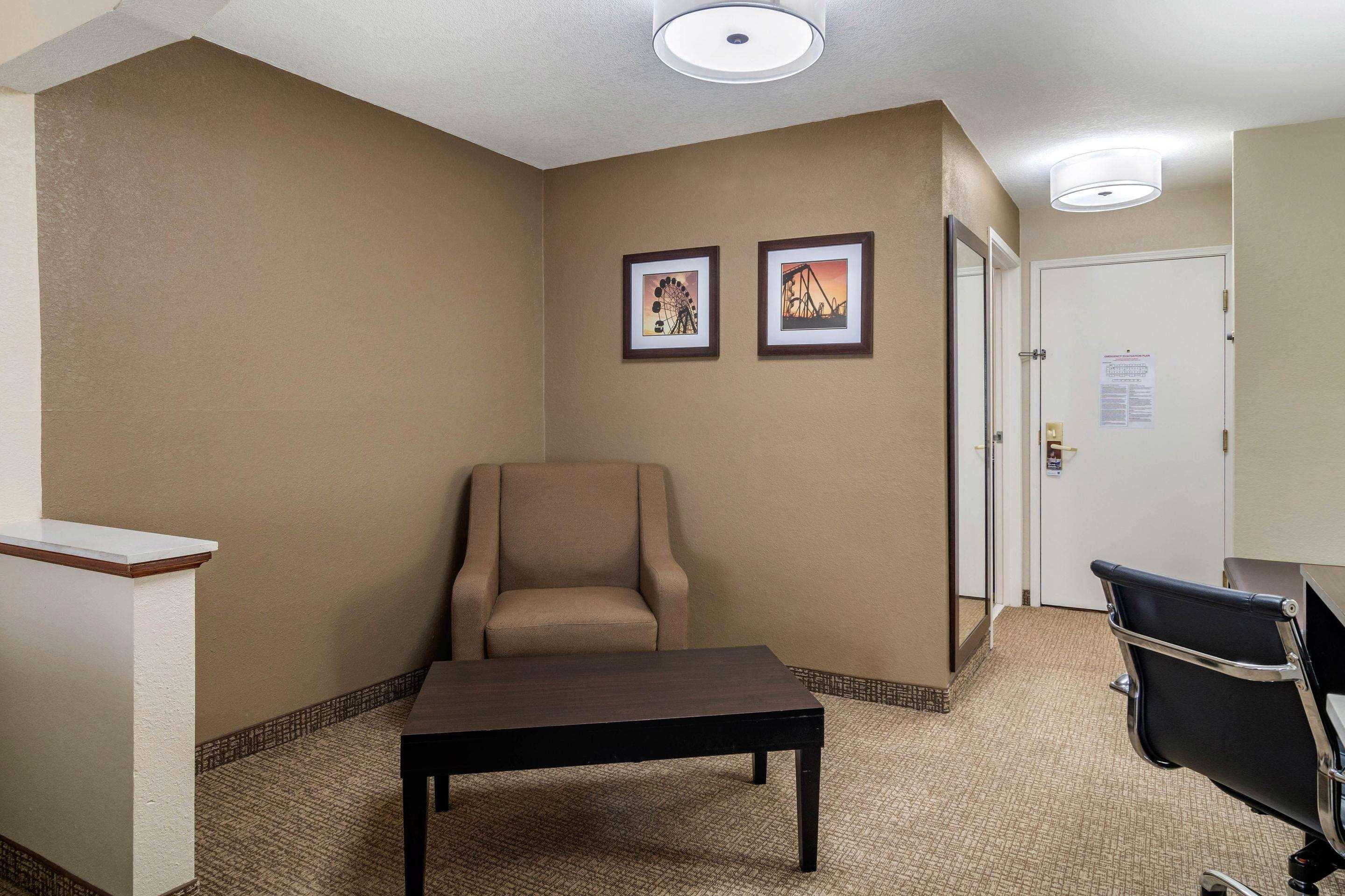 Comfort Inn & Suites Atlanta-Smyrna Extérieur photo